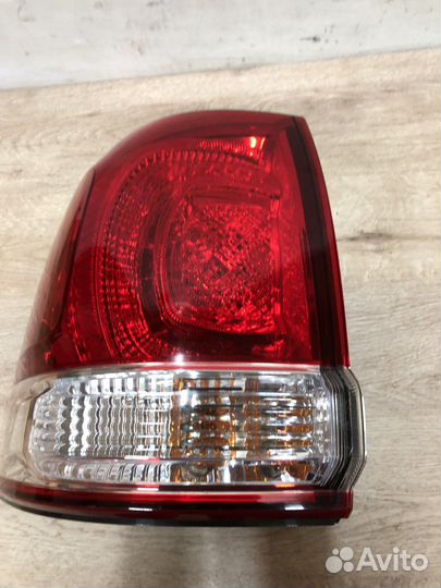 Фонарь левый Toyota Land Cruiser 200