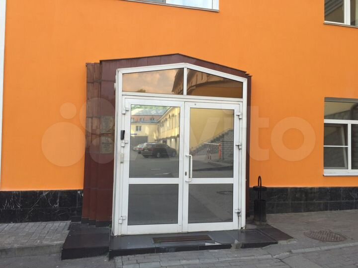 Презентабельный особняк, 697 м²