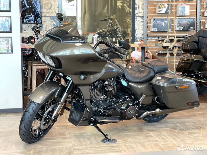 CVO Road Glide, Harley-Davidson 2021 Bronze Armor