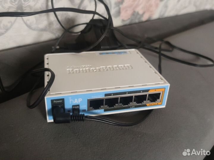 Wi-Fi роутер MikroTik hAP RB951Ui-2nD