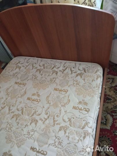 Кровать