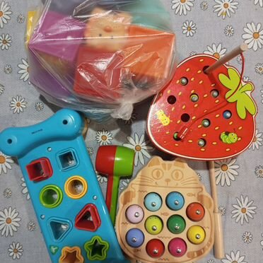 Развивающие игрушки для малышей пакетом