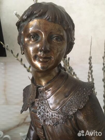 Антикварная бронзовая статуэтка