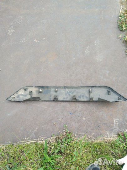 Митсубиси Аутлендер хл накладка крышки багажника