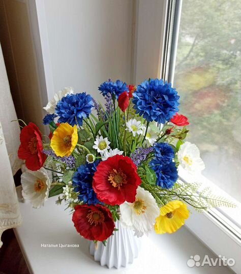 Летний букет из искусственных цветов и зелени