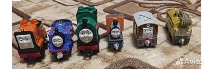 Игрушки паровозики Томас