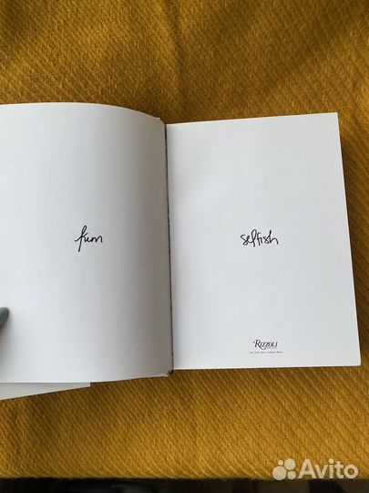 Коллекционная книга-альбом Kim Kardashian Selfish