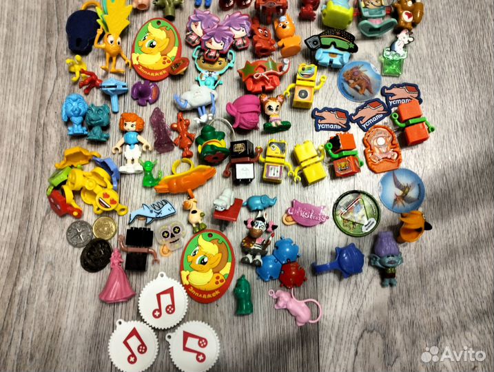 Киндер игрушки коробкой