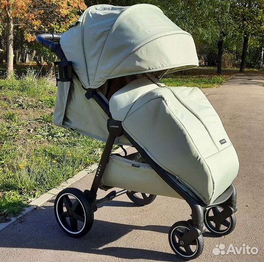 Коляска Luxmom 730 Libra фисташка рама черная