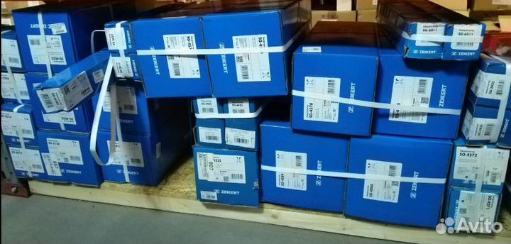 Амортизатор газовый левый передней подвески Opel M