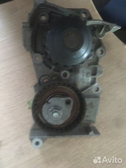 Рено Логан,Сандеро,Дастер,Ларгус водяной насос пом