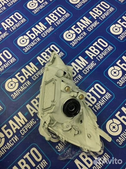 Фара передняя правая Toyota Allion ZZT240 01-04