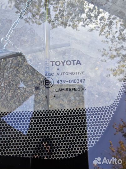 Лобовое стекло на Toyota Rav-4 от 2019 г Оригинал