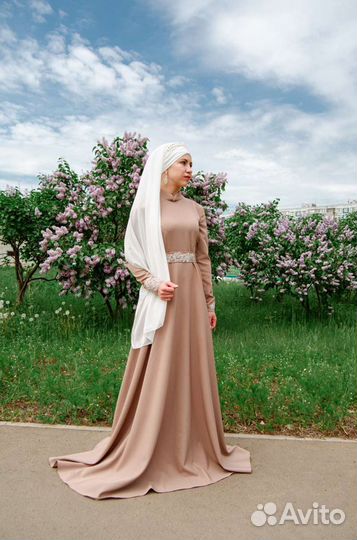 Платье на никах