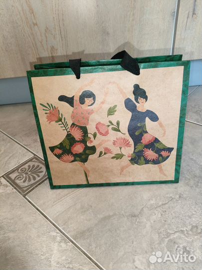 Пакет подарочный бумажный