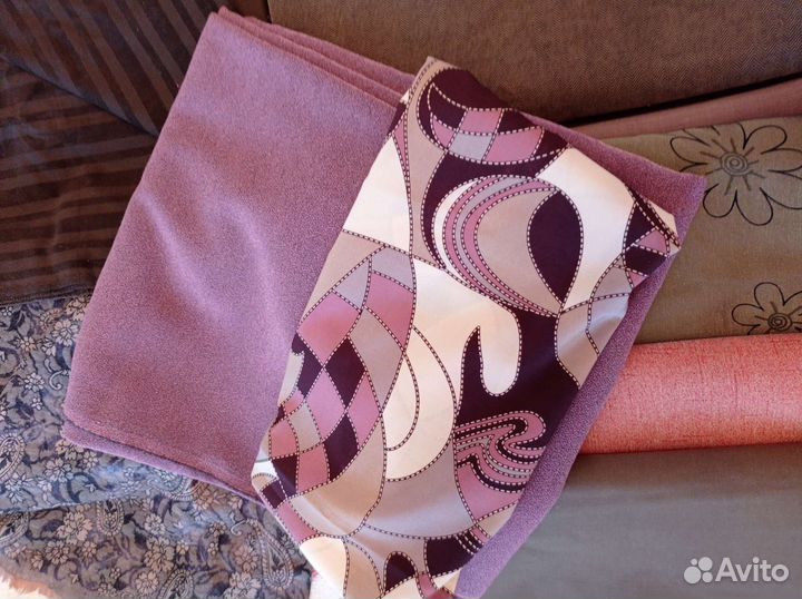 Ткань разная. На пальто, плащ, брюки, и.т.д