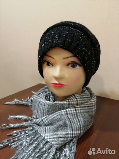 Шапка чёрная. Осень