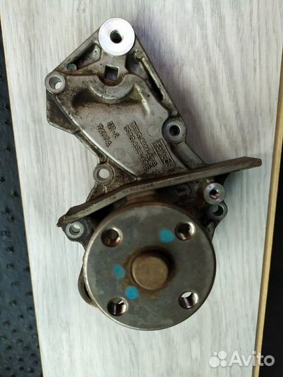 Продаю оригинальную помпу форд фокус 3