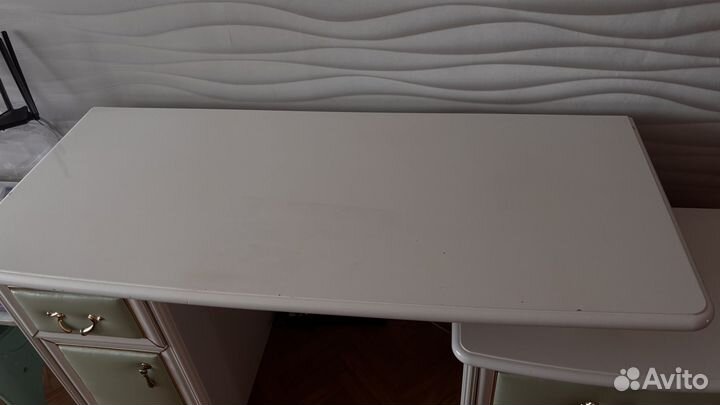 Продам стол