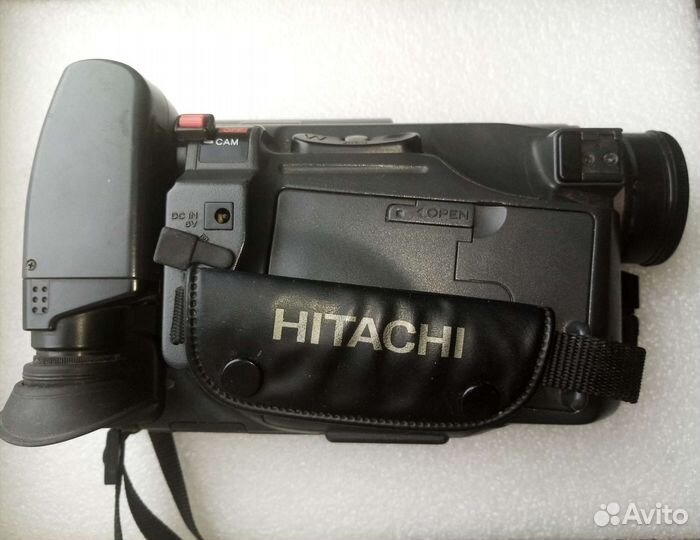 Видеокамера Hitachi VM-E338E