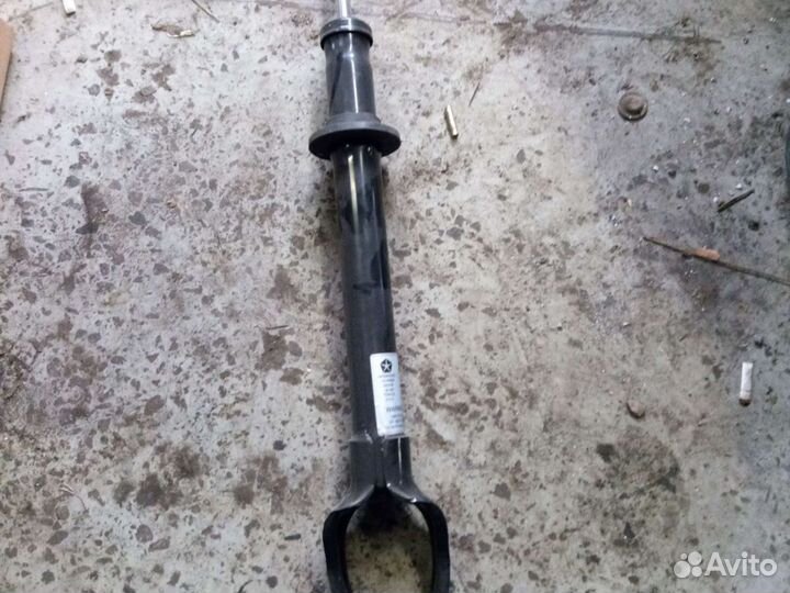 Амортизатор на jeep grant чироки