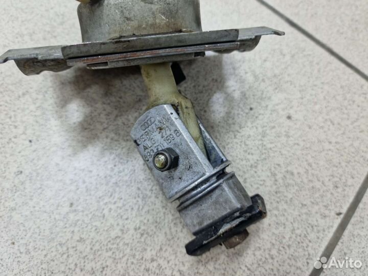 Кранштейн кулисы оригинал Audi 80 B3/B4, 100/A6 C4