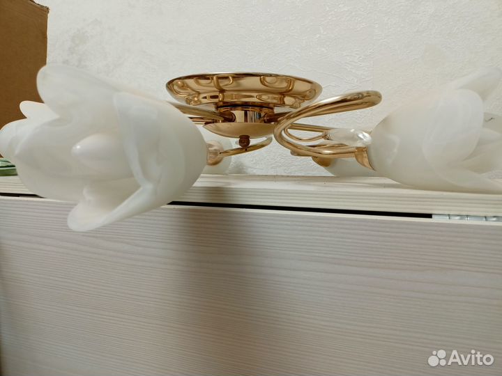 Продаю люстры