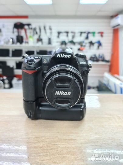 Фотоаппарат полупрофессиональный Nikon D200 (с45)