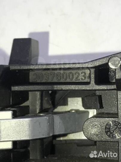 Ручка передней правой двери Mercedes C W203