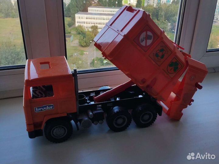 Bruder мусоровоз