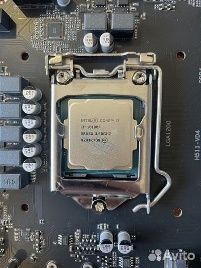 Материнская плата с процессором и памятью