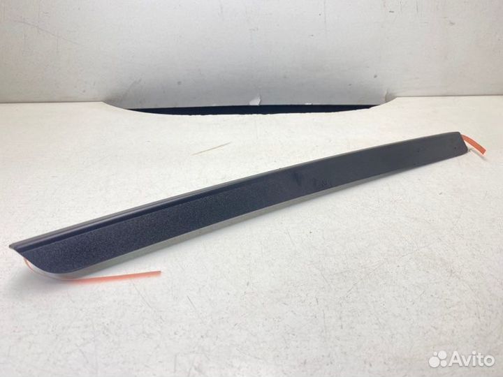 Накладка стекла задняя правая Suzuki Vitara 3