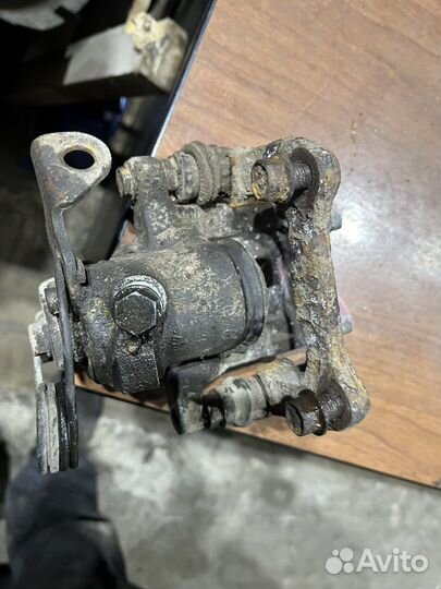 Суппорт задний Ауди А6 C5 Пассат B5 левый