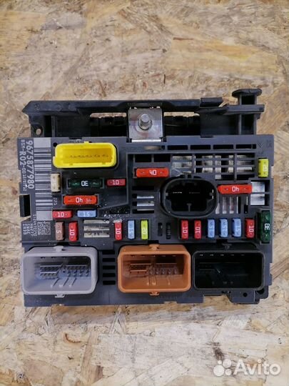 Блок предохранителей BSM Peugeot 3008