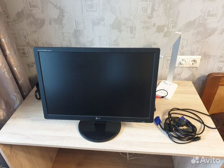 Монитор LG flatron W2242S