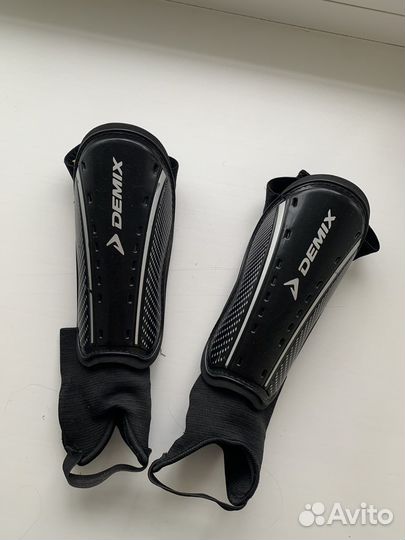 Щитки футбольные