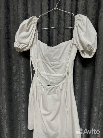 Белое платье с открытой спиной 42