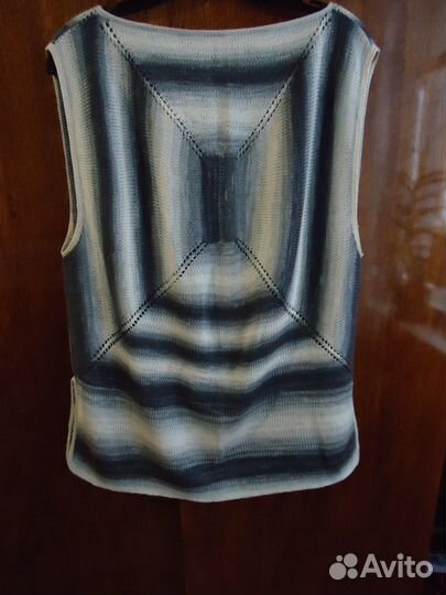 Женские вязанные жилеты ручной работы