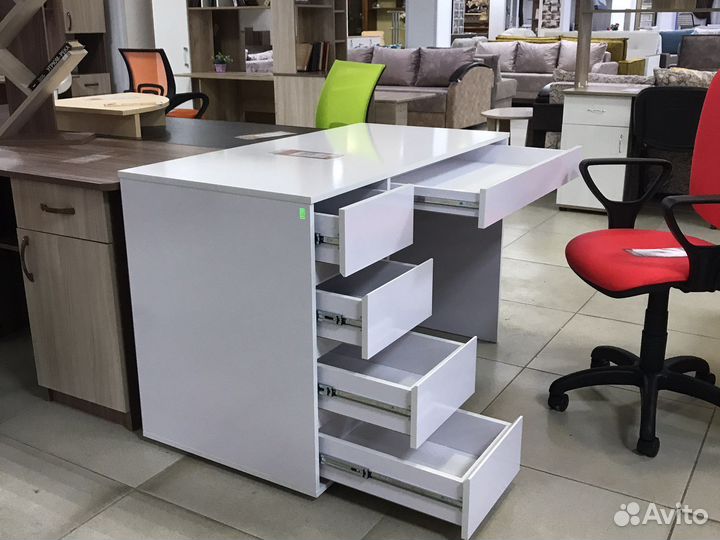 Стол компьютерный