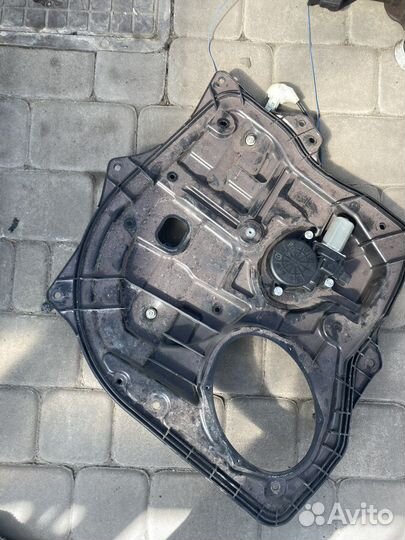 Моторчик стеклоподъемника правой двери mazda 6 gh