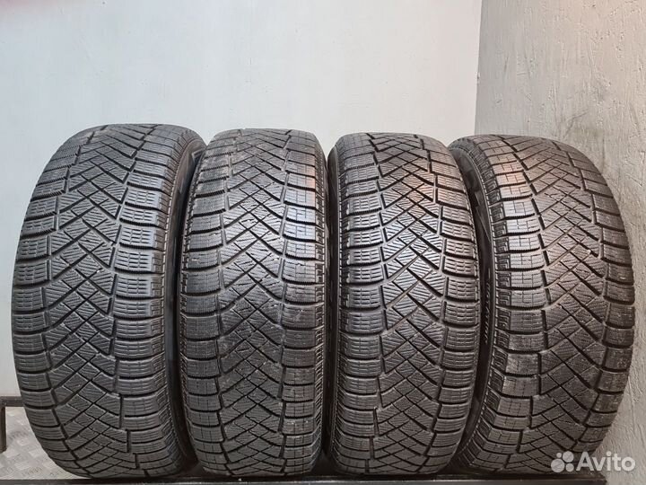 Pirelli Ice Zero 215/60 R17