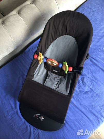 Шезлонг BabyBjorn оригинал с деревянной игрушкой