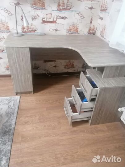 Стол