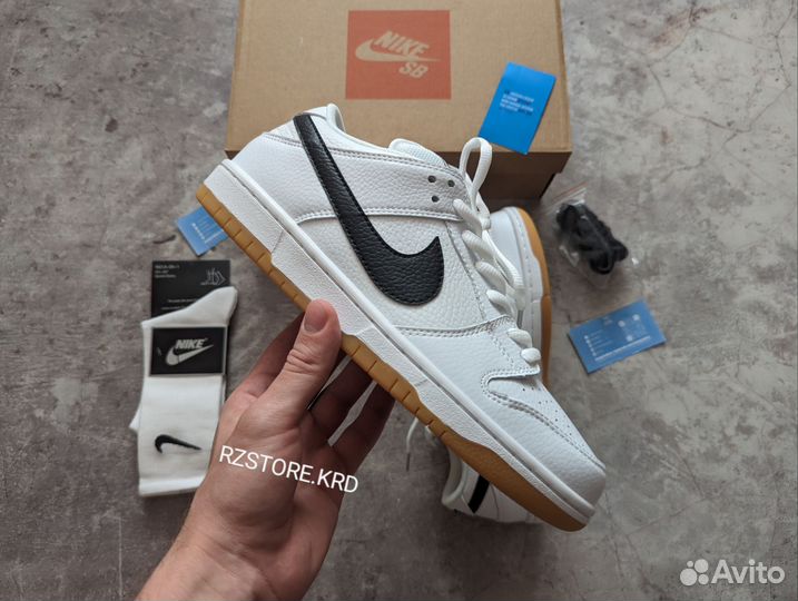 Кроссовик Nike SB Dunk Low Белые + подaрок