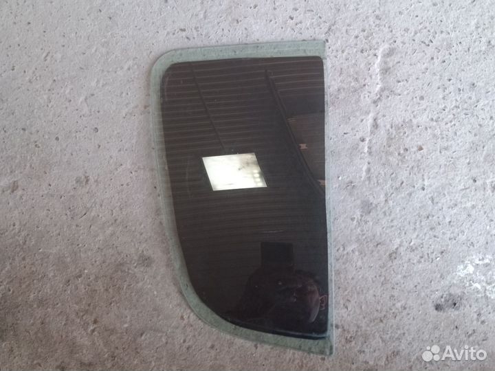 Стекло заднее правое форточка renault sandero 1