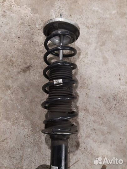 Стойка амортизатора задняя правая Bmw 5-Series G30