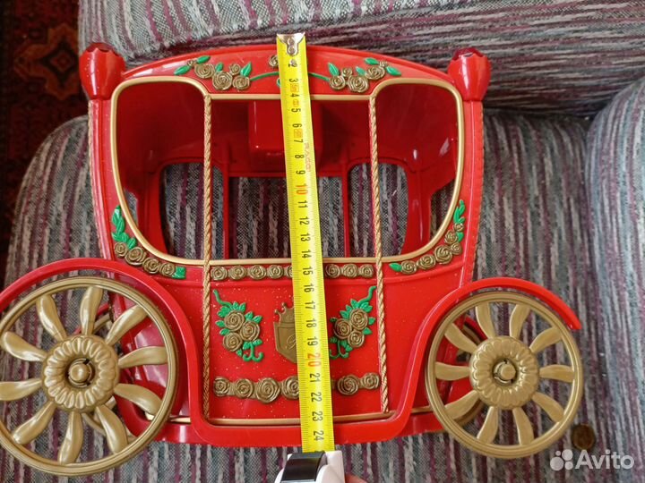 Карета с лошадью