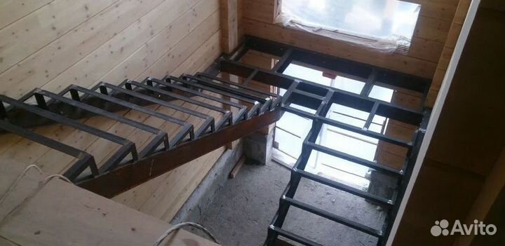 Лестница входная группа