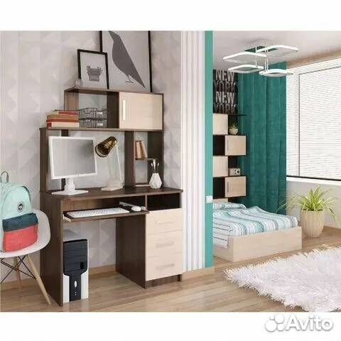 Компьютерный стол с надстройкой