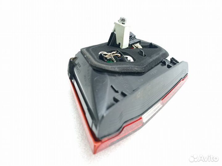 Фонарь крышки багажника (внутренний) правый